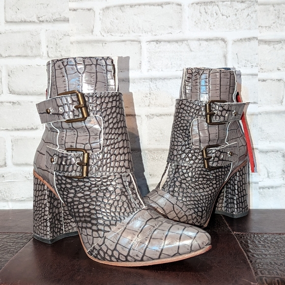 FreeBird Joey Stone Snake Booties size 10